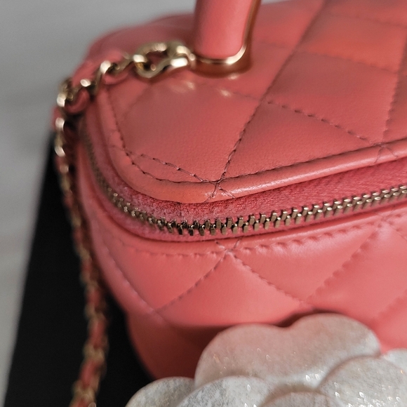 ❌SOLD❌Chanel Pink Small Vanity - Picture 14 of 15